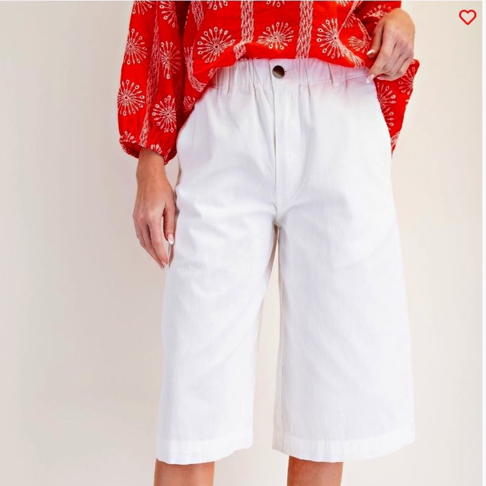 NWT easel WHITE TWILL CAPRI PANTS